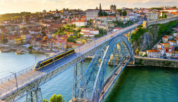 Covid-19 tác động đến chương trình định cư như thế nào?