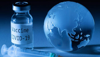 Châu Âu bật đèn xanh cho vắc xin AstraZeneca. Xuất khẩu vắc xin COVID-19 theo lộ trình