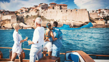 Giới tài phiệt đầu tư phá nhiều kỷ lục giữa đại dịch Covid-19