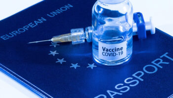EU chính thức áp dụng hộ chiếu vaccine Covid-19