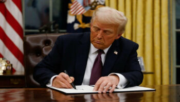 Ông Trump thay visa đầu tư EB-5 bằng “thẻ vàng” trị giá 5 triệu USD